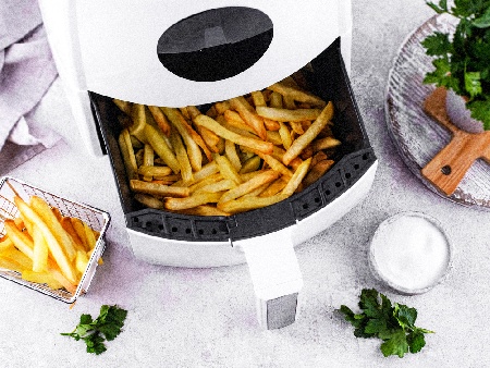 Най-хрупкавите бланширани картофки (French fries) в еър фрайър (фритюрник с горещ въздух) - снимка на рецептата